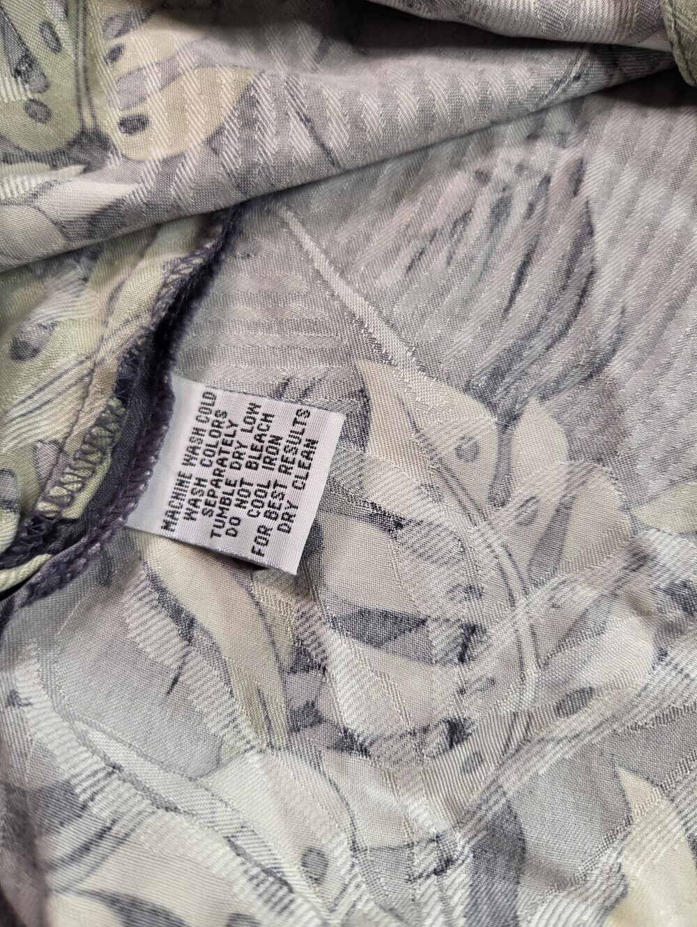 Tommy Bahama 100% Silk Hawaiian Camp Shirt Medium - Picture 6 of 7